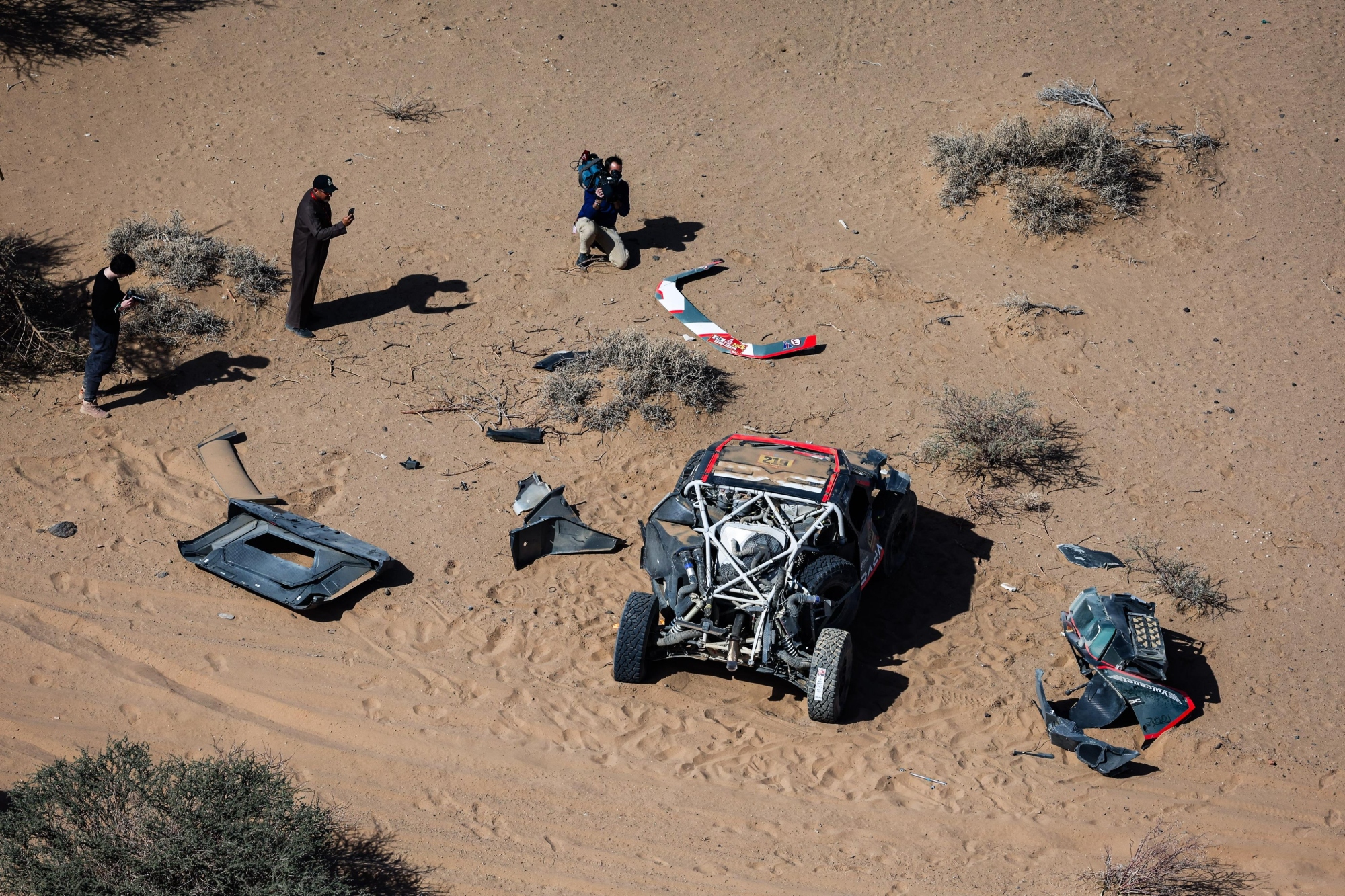 S Bastien Loeb Part En Tonneaux Sur Le Dakar Vid O