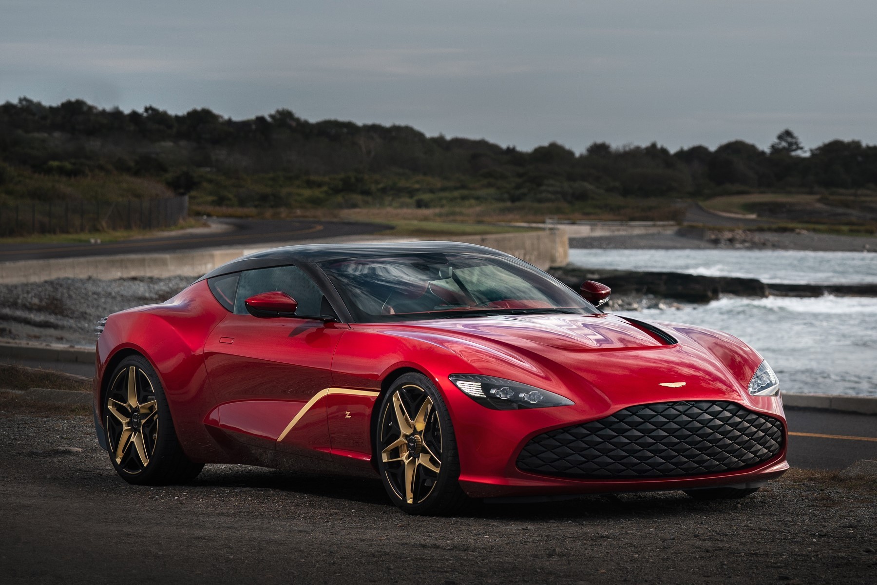 Aston Martin DBS GT Zagato (2019) : 3/4 avant droit rouge