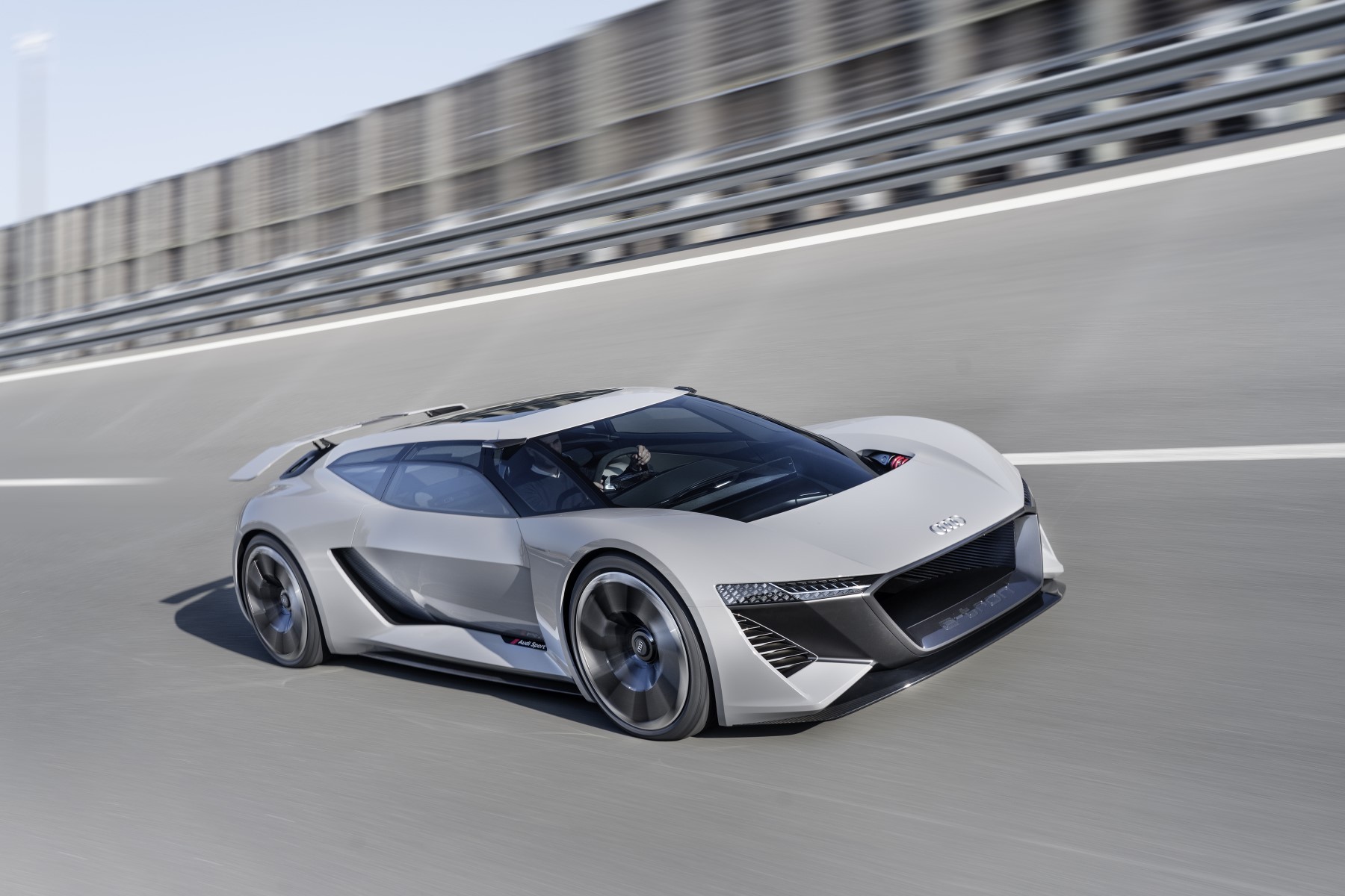 Audi PB18 e-tron (2018) : 3/4 avant droit gris