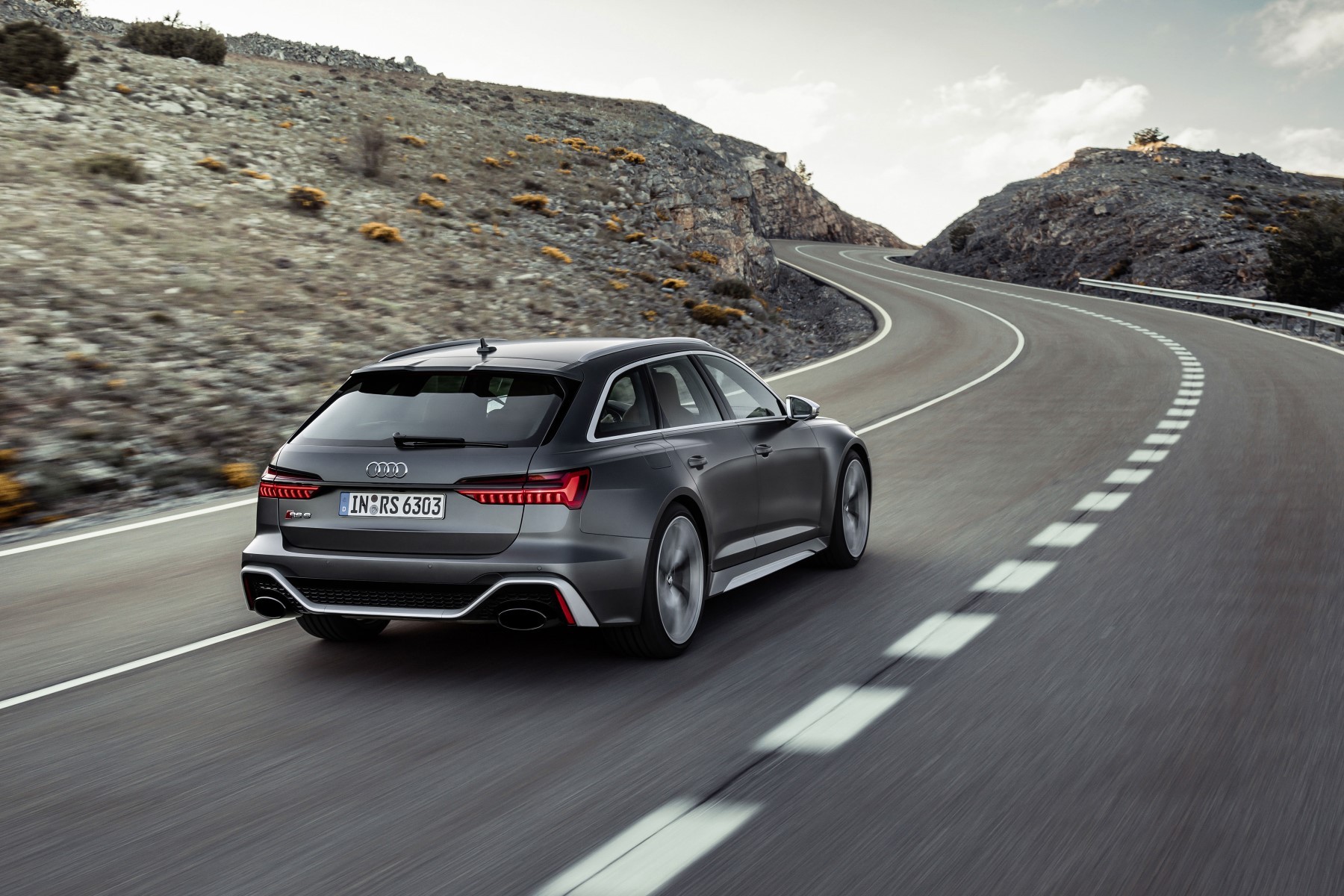 Audi RS6 Avant (2019) : 3/4 arrière droit gris