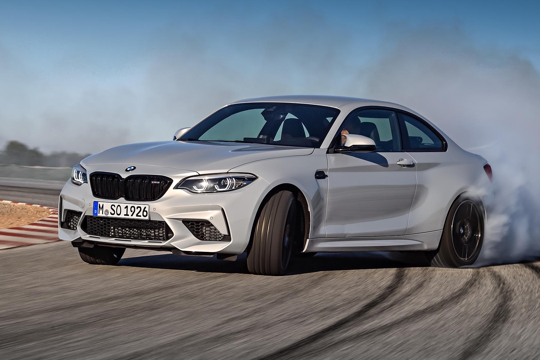 BMW M2 Compétition (2018) en drift sur circuit