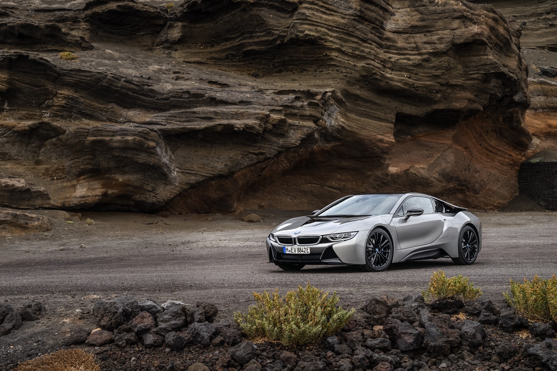 BMW i8 Coupé (2017) : 3/4 avant gauche gris