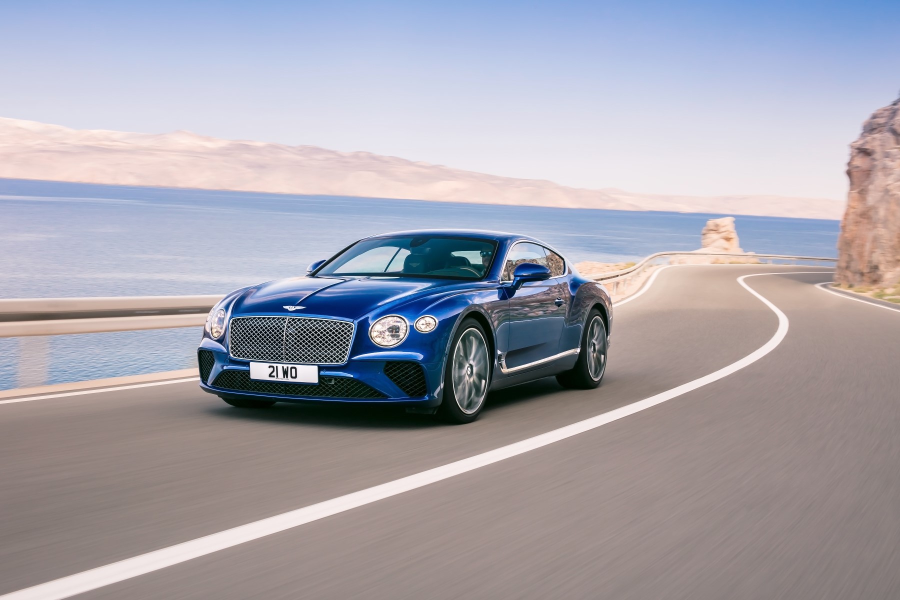 Bentley Continental GT (2017) : 3/4 avant gauche bleu