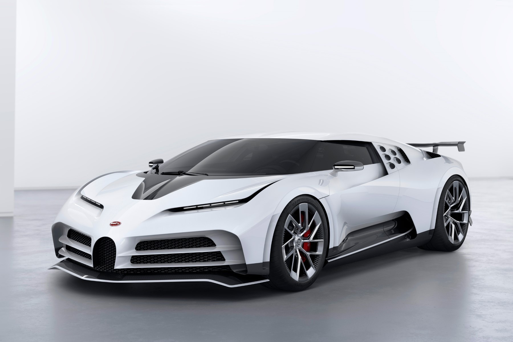 Bugatti Centodieci (2019) : 3/4 avant gauche blanc
