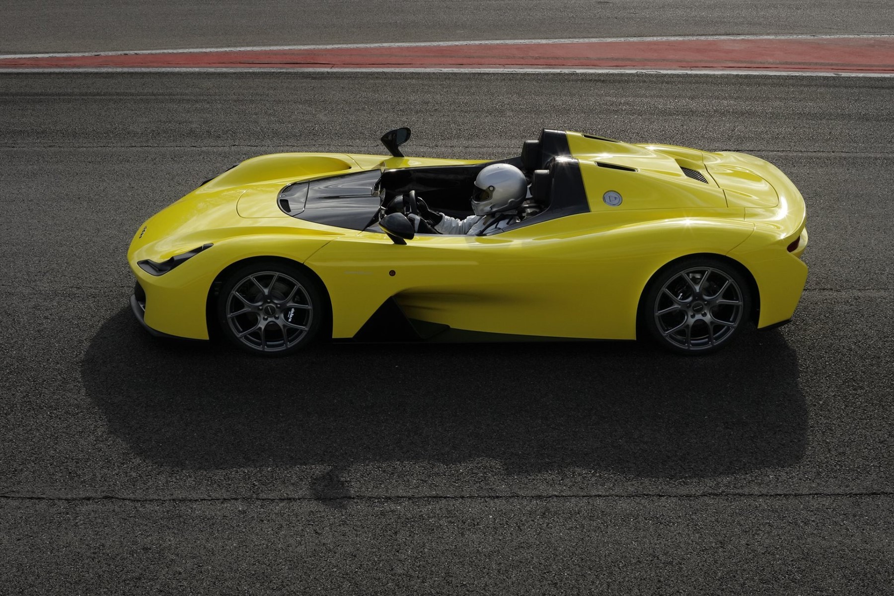 Dallara Stradale (2017) : profil gauche jaune