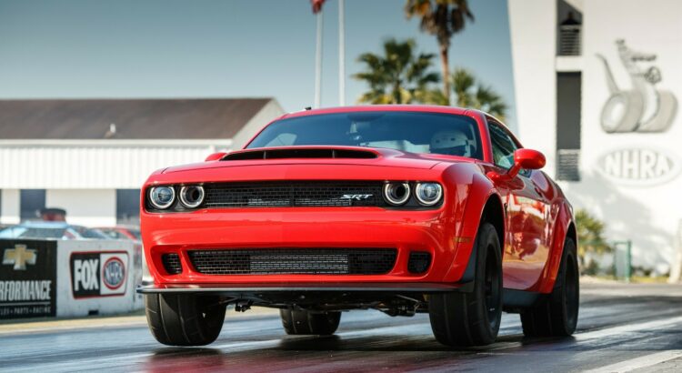 Dodge Challenger SRT Demon (2017) : 3/4 avant gauche rouge