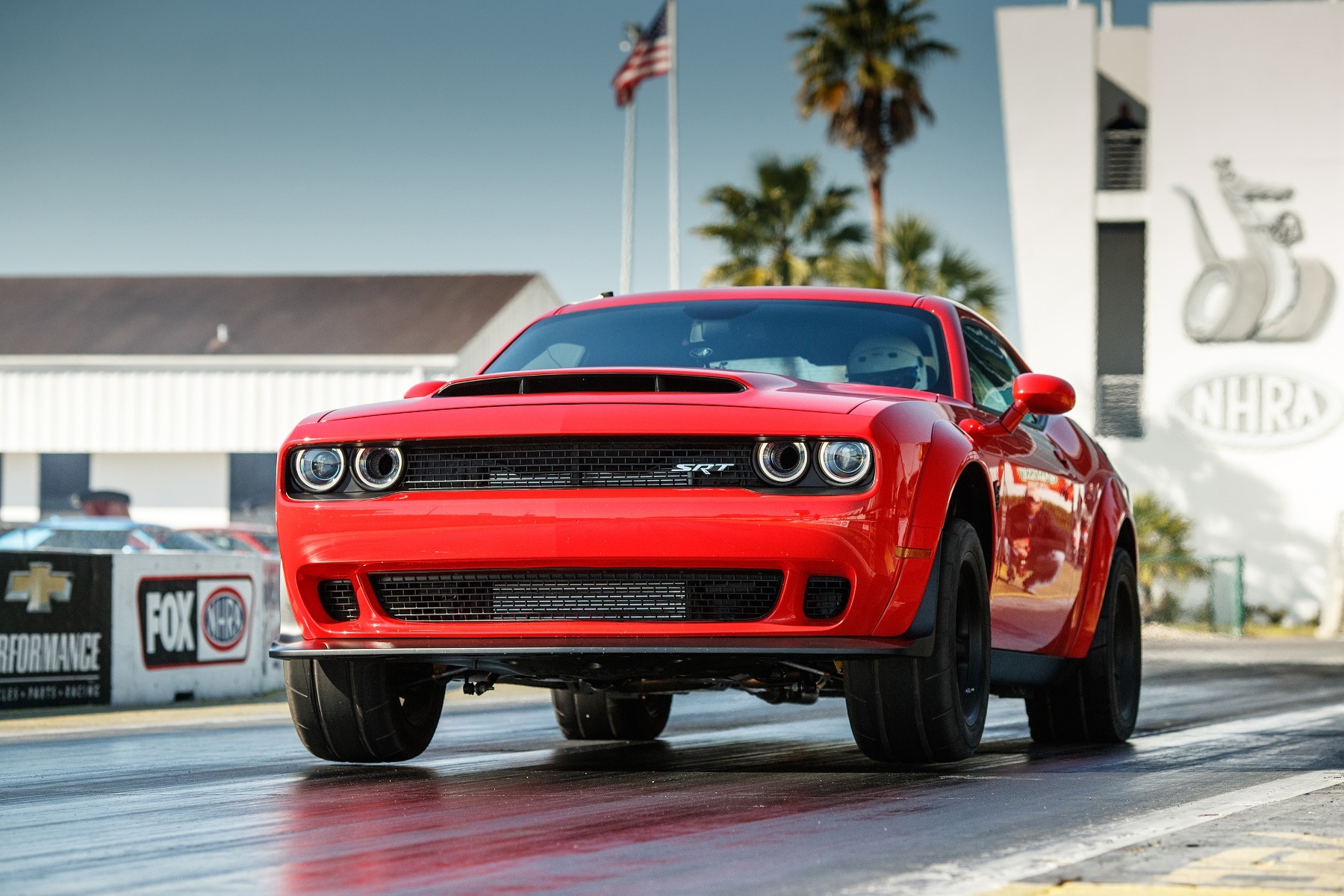 Dodge Challenger SRT Demon (2017) : 3/4 avant gauche rouge