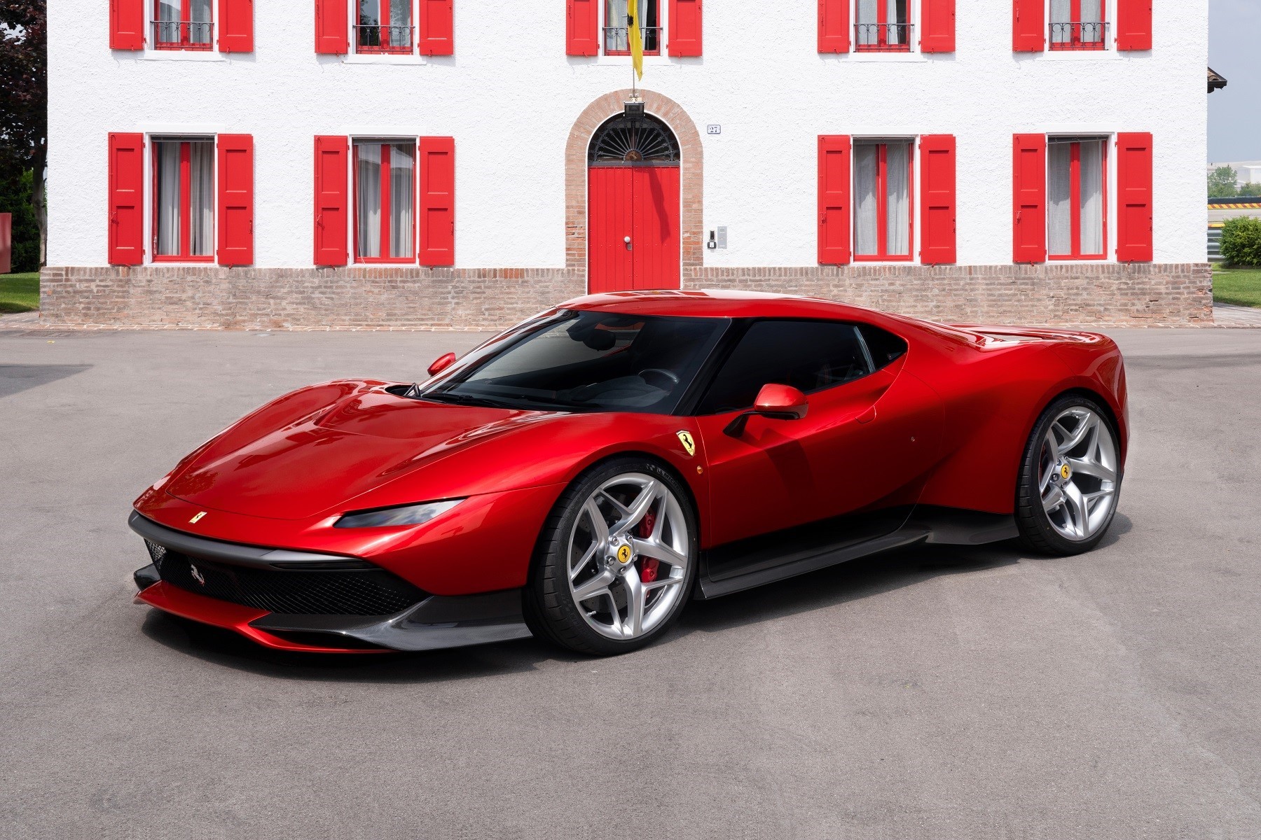 Ferrari SP38 (2018) : 3/4 avant gauche rouge