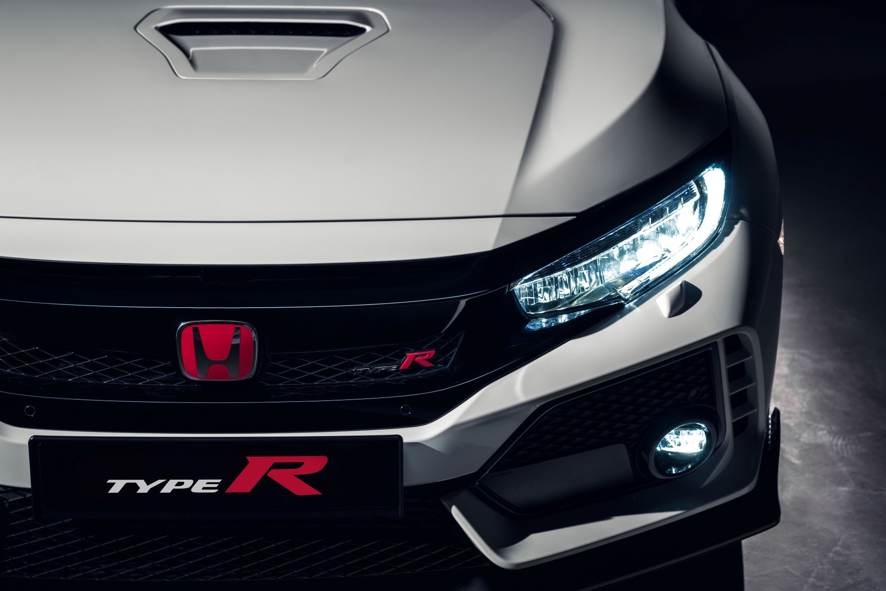 Honda Civic Type R (2017) : détail avant blanc