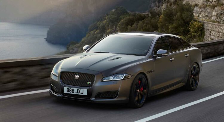 La nouvelle Jaguar XJR (2017) developpe 25 ch de plus que sa devancière. 