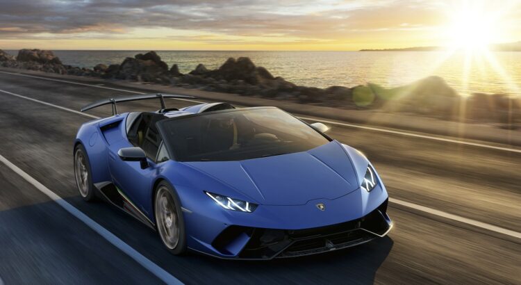 Lamborghini Huracan Performante Spyder (2018) : 3/4 avant bleu coucher de soleil