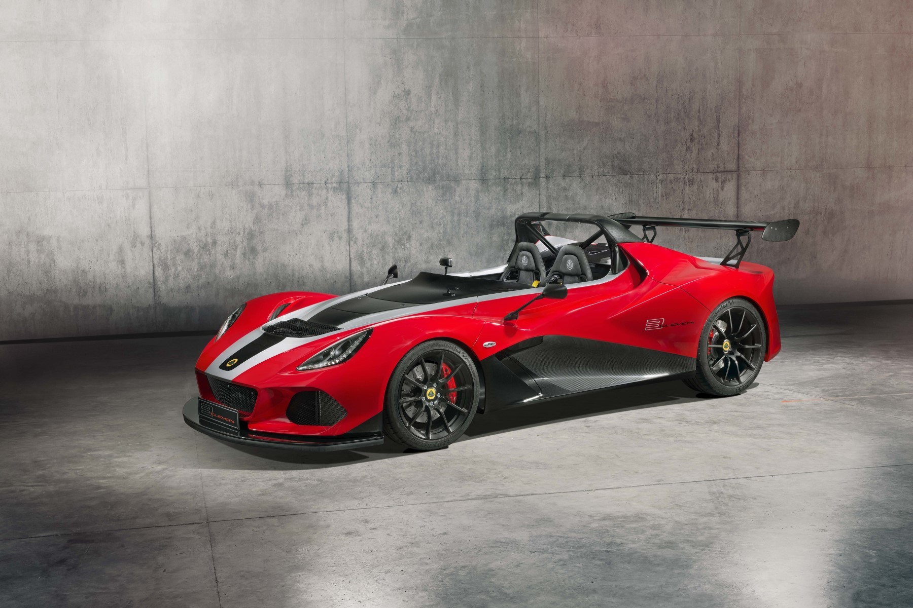 Lotus 3-Eleven 430 (2018) : 3/4 avant gauche rouge