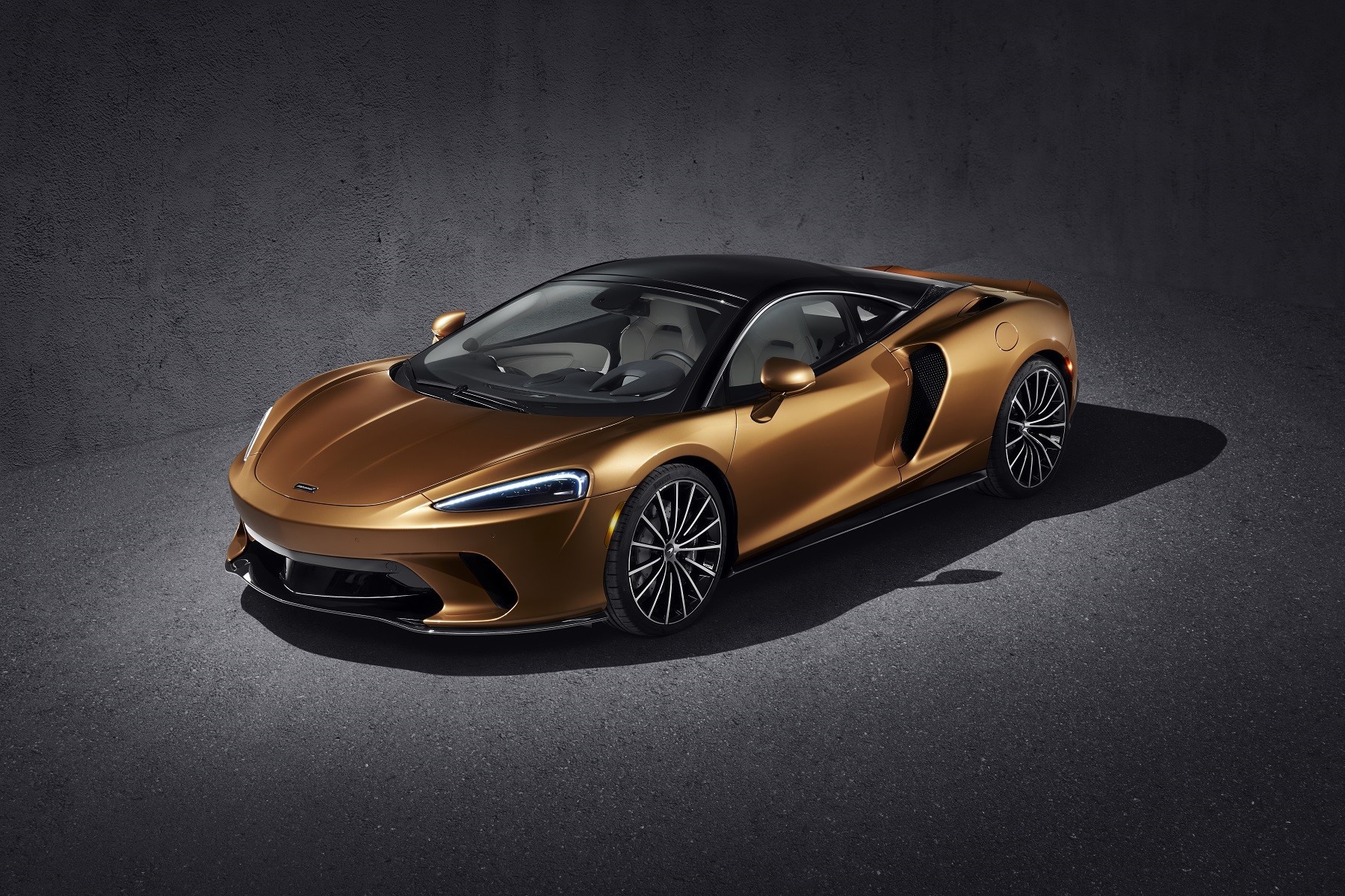 McLaren GT (2019) : 3/4 avant gauche bronze