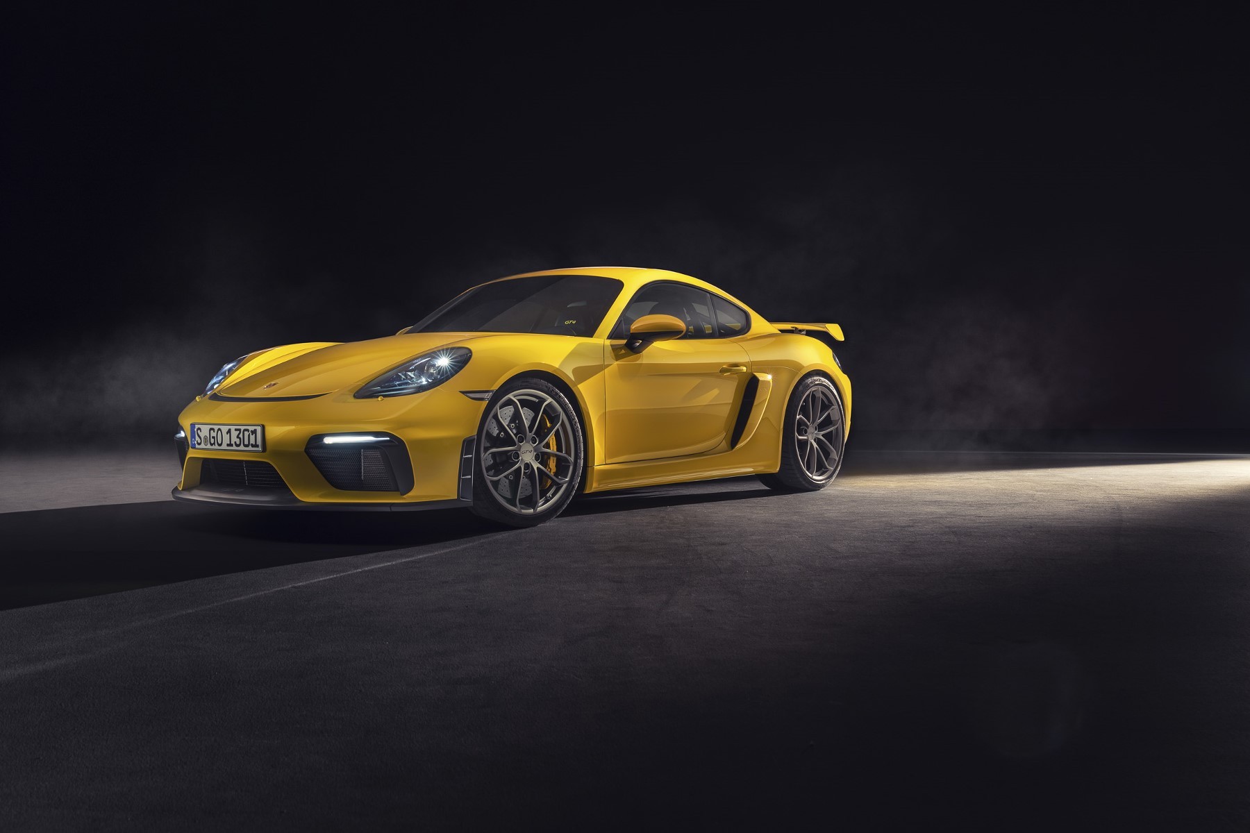 Porsche 718 Cayman GT4 (2019) : 3/4 avant gauche jaune