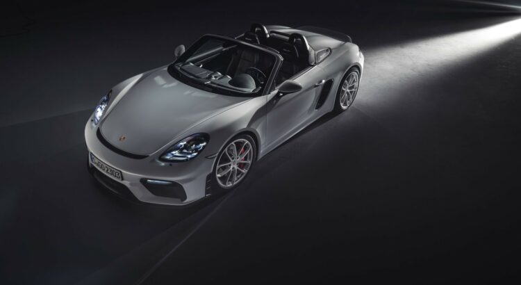 Porsche 718 Spyder (2019) : 3/4 avant gauche blanc