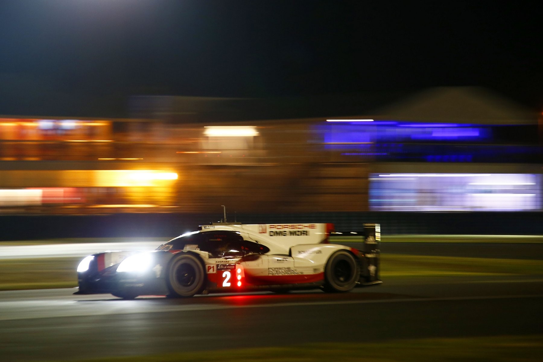 Porsche N°2 (Bernhard/Bamber/Hartley)