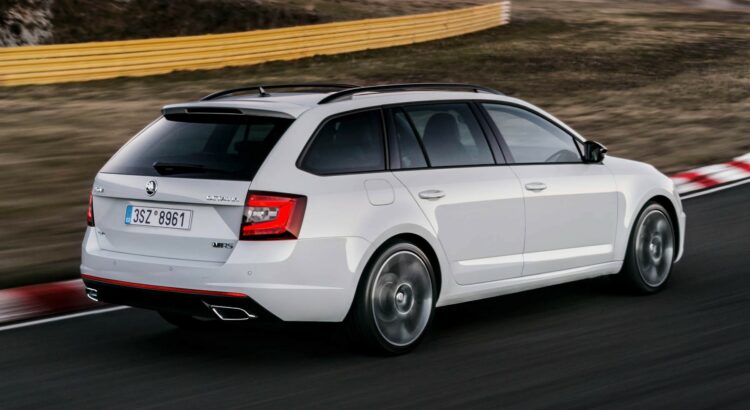 Skoda Octavia Combi RS 5 portes (2017) : vue 3/4 arrière