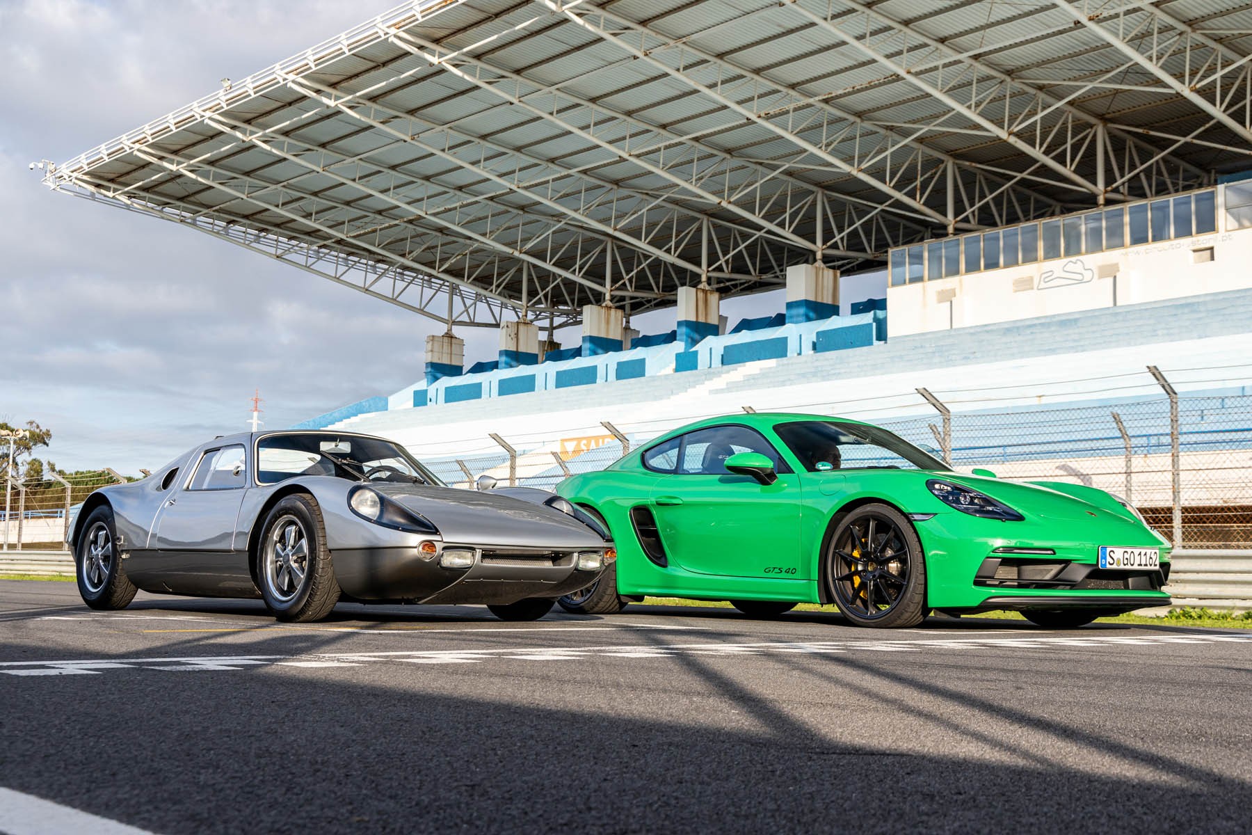 De la 904 Carrera GTS de 1964 à la 718 Cayman GTS 4.0 de 2020, 56 ans de Porsche GTS vous contemplent.