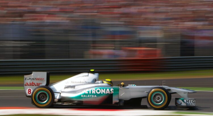 En 2011, Mercedes a abandonné le noir et laissé une plus grande place au turquoise de Petronas