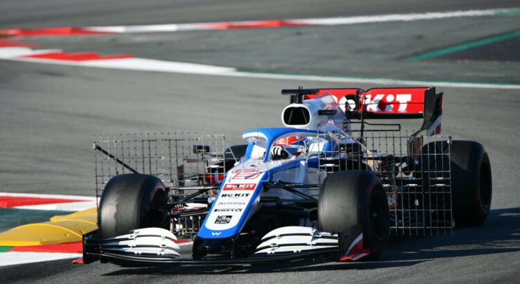 George Russell (Williams) avec des aero rakes, situés derrière les roues avant, lors de la première semaine d'essais à Barcelone