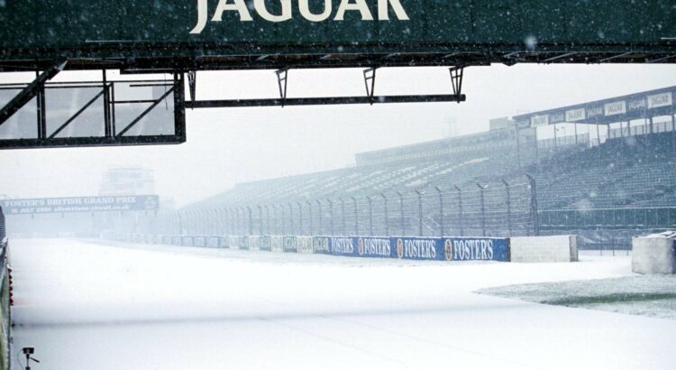 Une tempête de neige a interrompu les essais privés sur le circuit de Silverstone en 2001