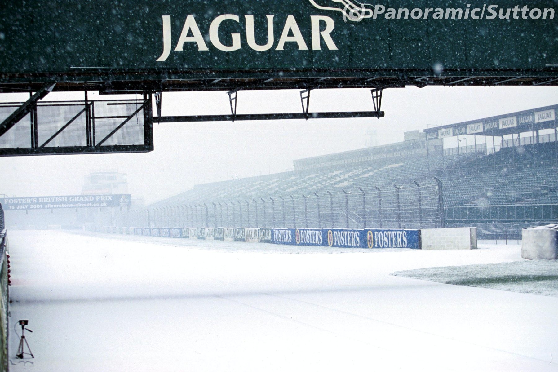 Une tempête de neige a interrompu les essais privés sur le circuit de Silverstone en 2001