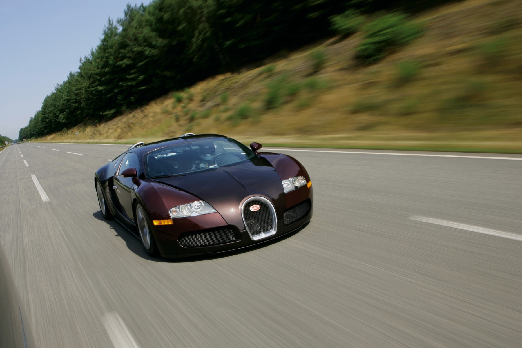 Bugatti Veyron (2005) : toute son histoire en photos