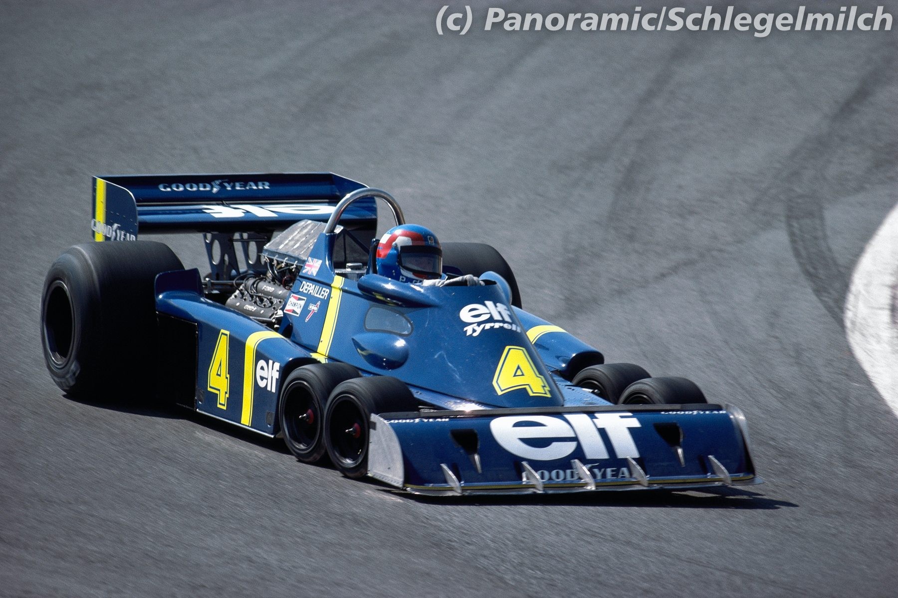 Patrick Depailler au Grand Prix d'Espagne 1976, pour les débuts de la Tyrrell P34