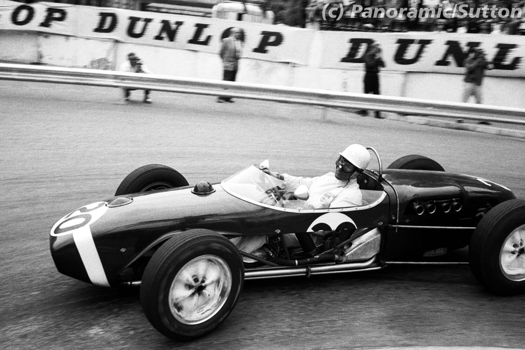 Stirling Moss (Lotus) à Monaco en 1961, où il s'est imposé