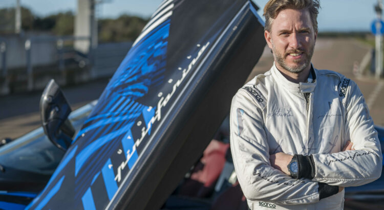 L'ex-pilote de F1 Nick Heidfeld teste la Battista, la future hypercar 100% électrique de Pininfarina.