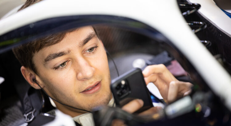 George Russell (Williams) s'est imposé dans le Grand Prix de F1 Virtuel à Silverstone.