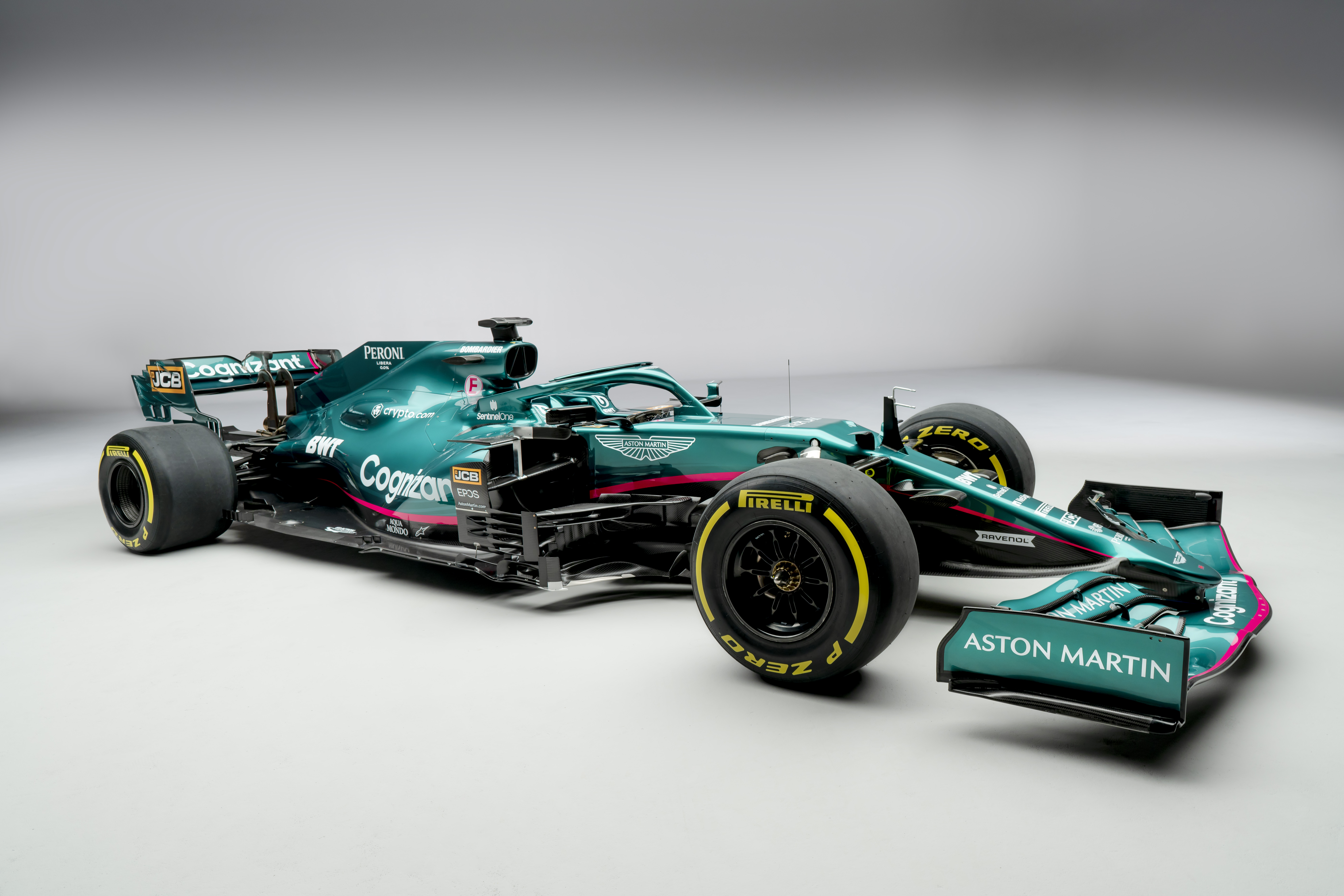 L'Aston Martin F1 Team a dévoilé l'AMR21, sa nouvelle monoplace de F1.