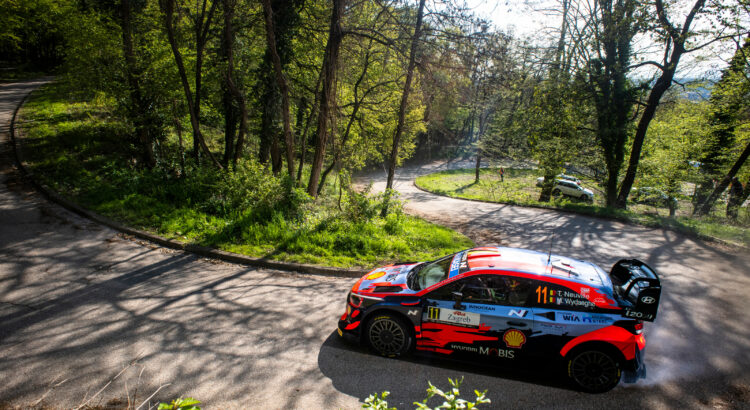 Thierry Neuville en sortie d'épingle sur le parcours du rallye de Croatie, près de Zagreb.