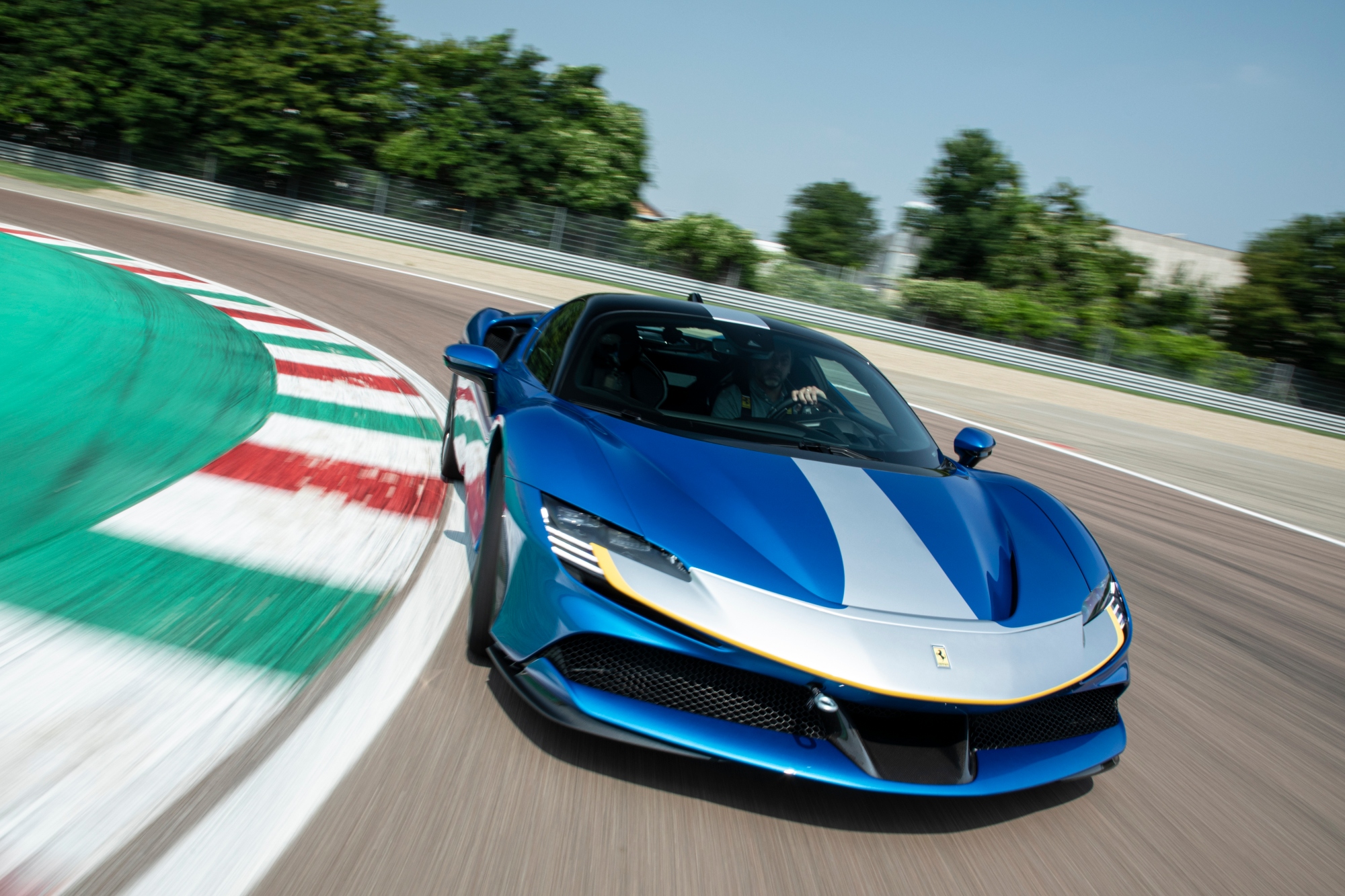 Ferrari SF90 Stradale 