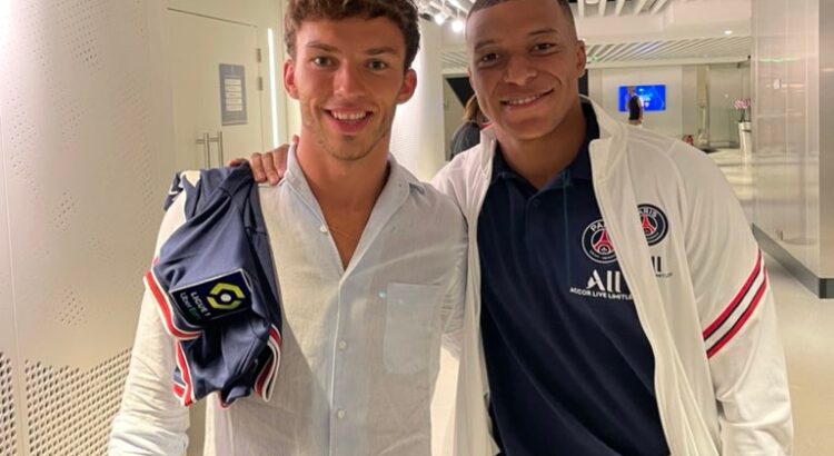 Pierre Gasly en compagnie de Kylian Mbappé.