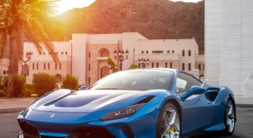ferrari F8 tributo bleue villa soleil avant
