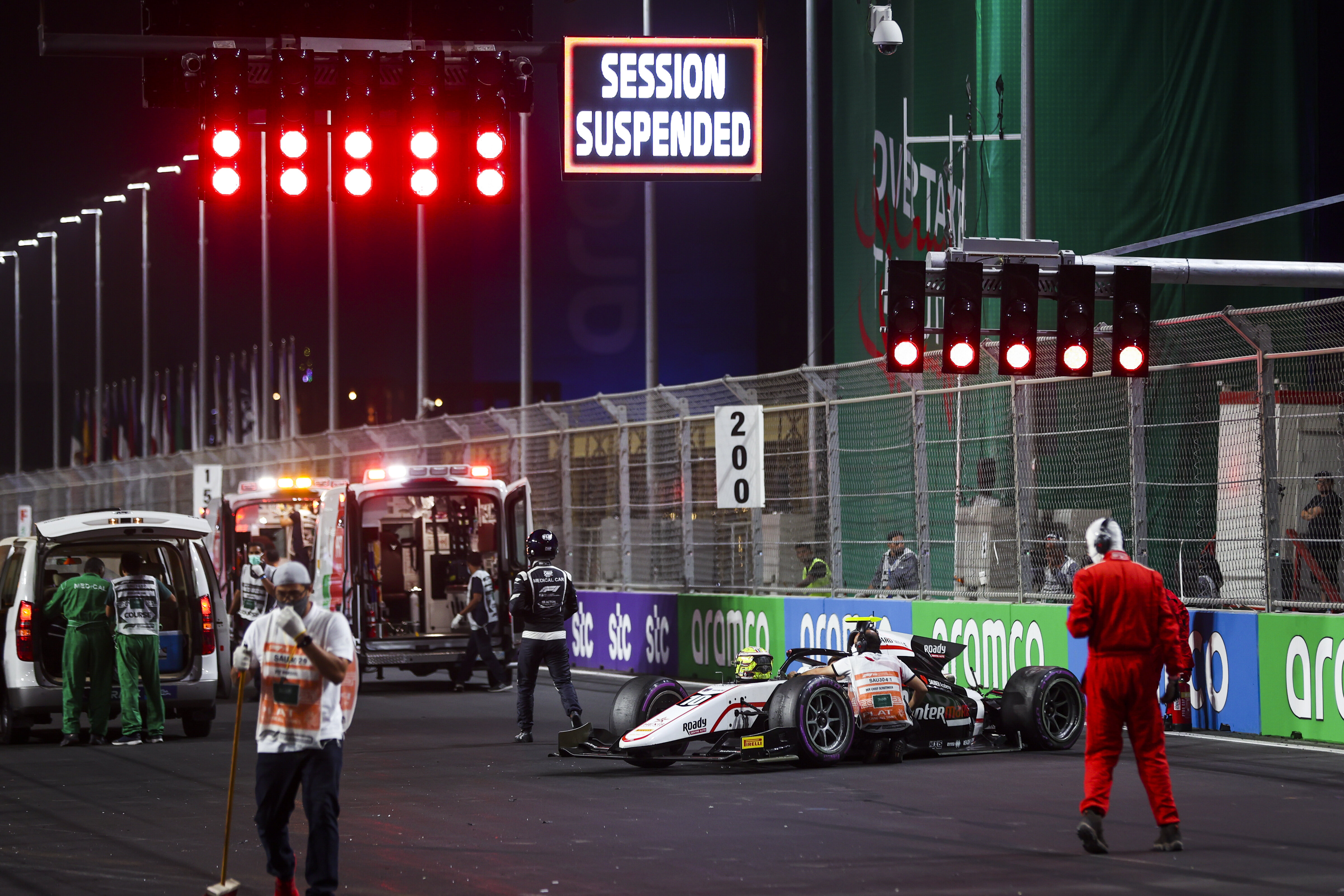 Gros accident au départ de la F2 à Djeddah