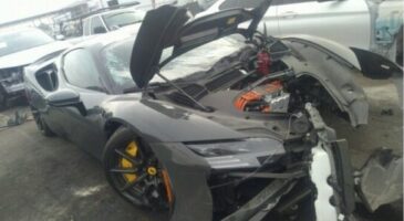 Ferrari SF 90 accident&eacute;e &frac34; avant