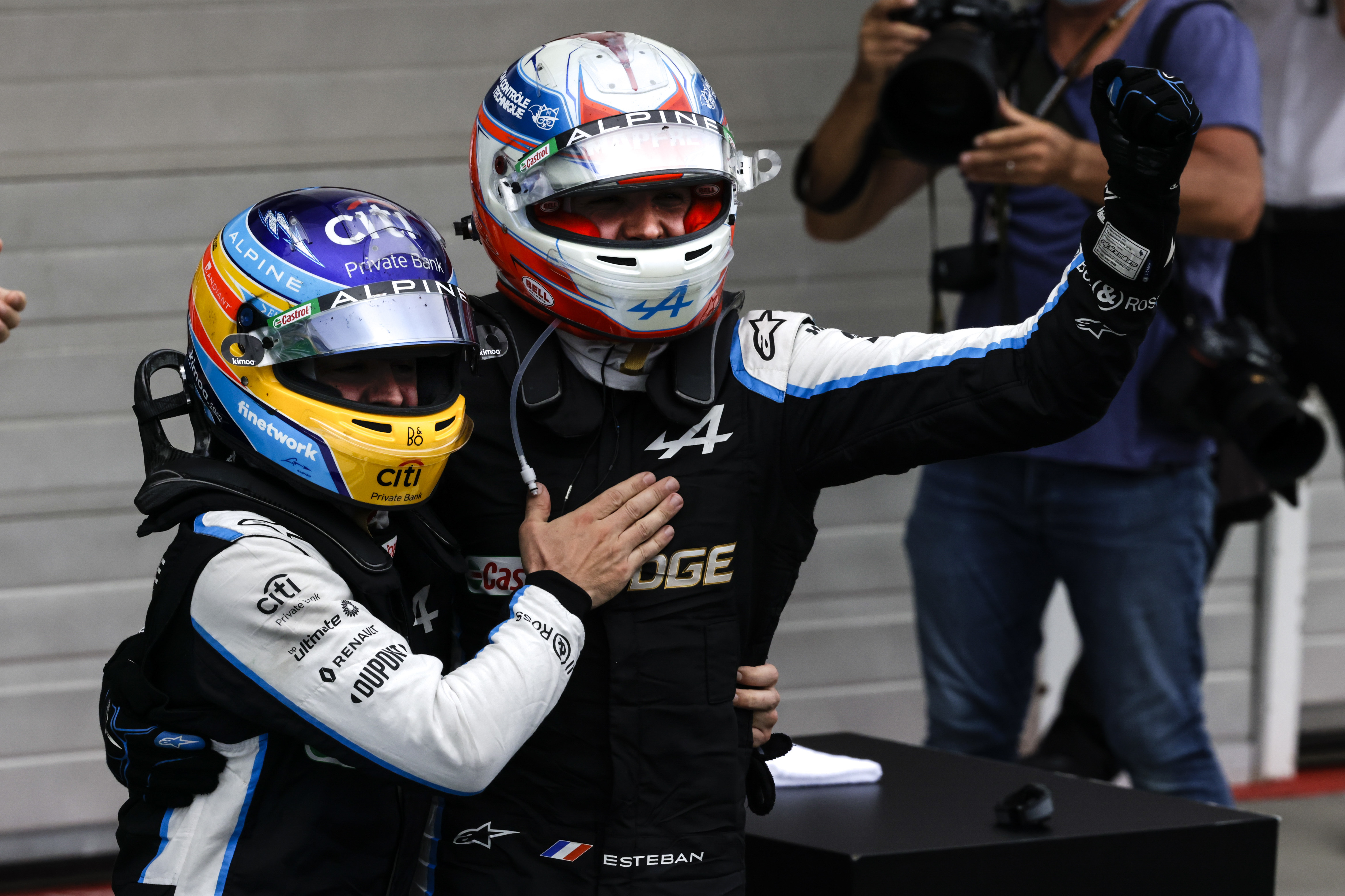 Fernando Alonso et Esteban Ocon, pilotes Alpine
