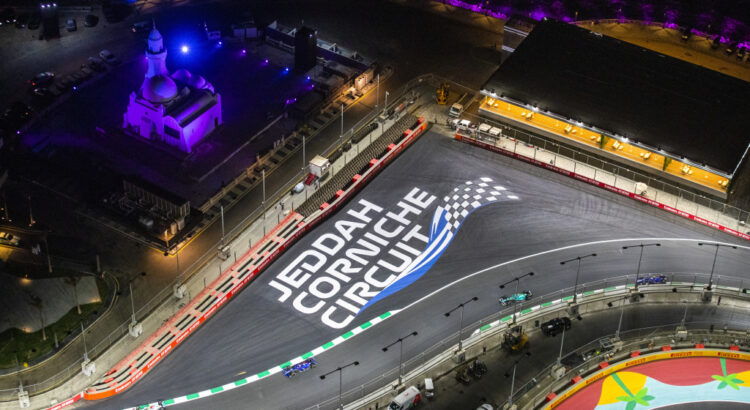 Un commissaire de piste à Jeddah voulait du mal à Lewis Hamilton !