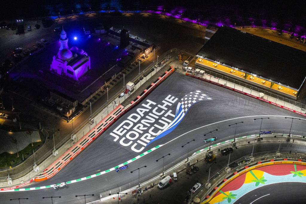 Un commissaire de piste à Jeddah voulait du mal à Lewis Hamilton !
