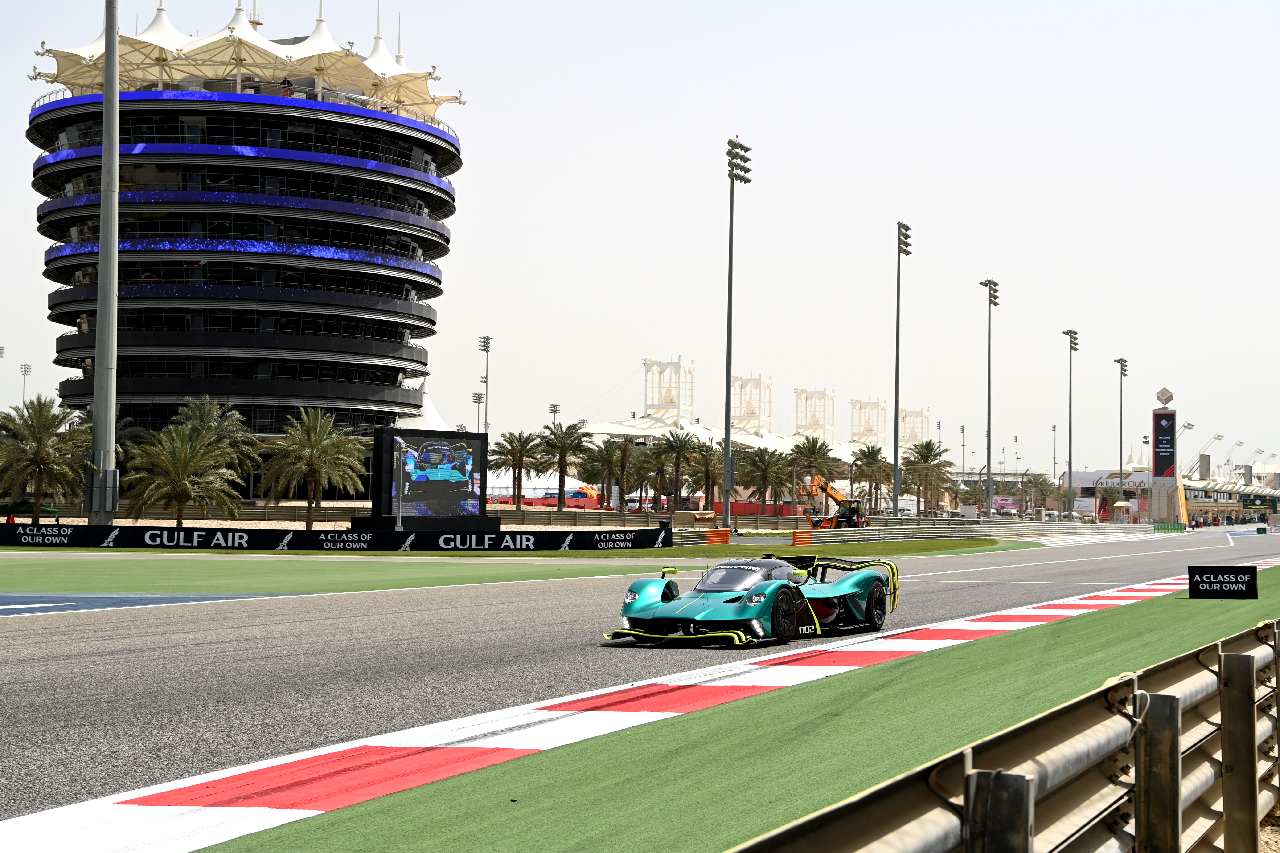 Aston Martin Valkyrie AMR PRO en piste à Bahreïn !