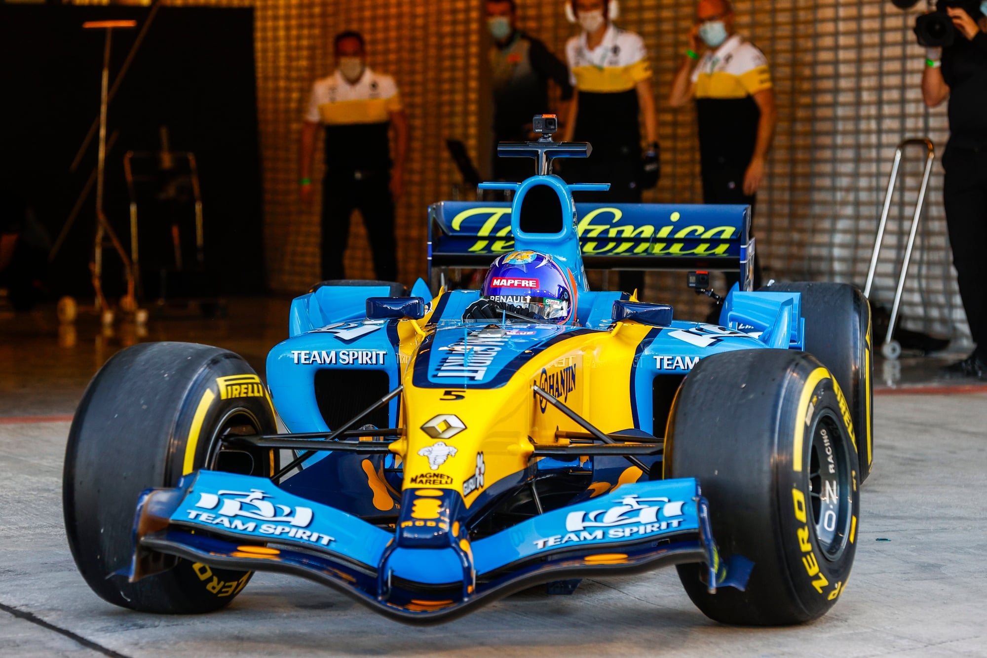 Fernando Alonso Renault R25 moteur V10 Abou Dhabi 2020 vidéo