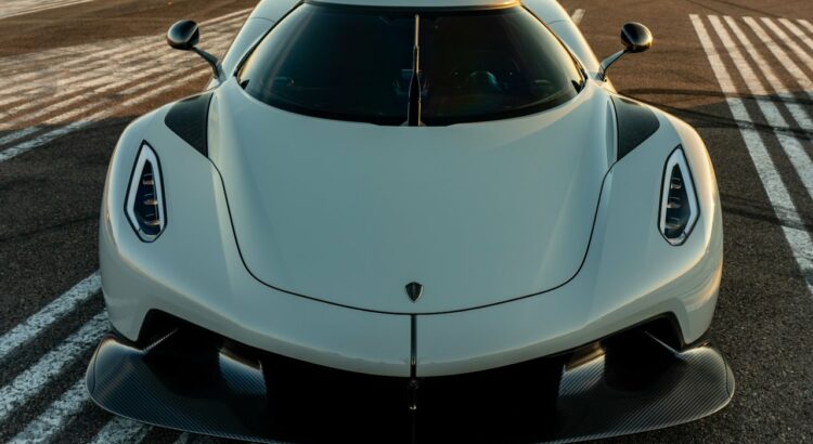 La voiture la plus rapide du monde file à 531 km/h !