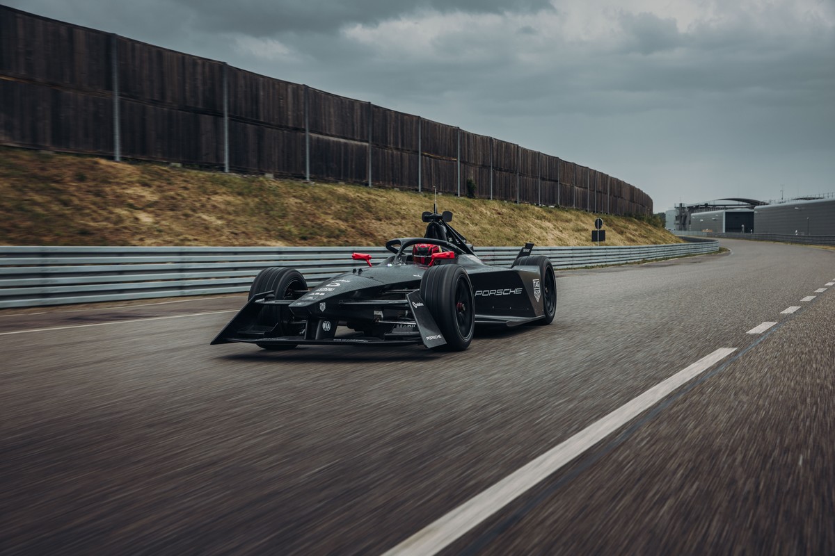 Formula E – La nouvelle Gen3 de Porsche a effectué ses premiers tours !