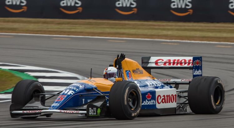 Quand Vettel fait vibrer Silverstone dans sa Williams ex-Mansell ! (+ vidéo)