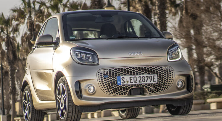 Lewis Hamilton roule en Smart électrique en daily !