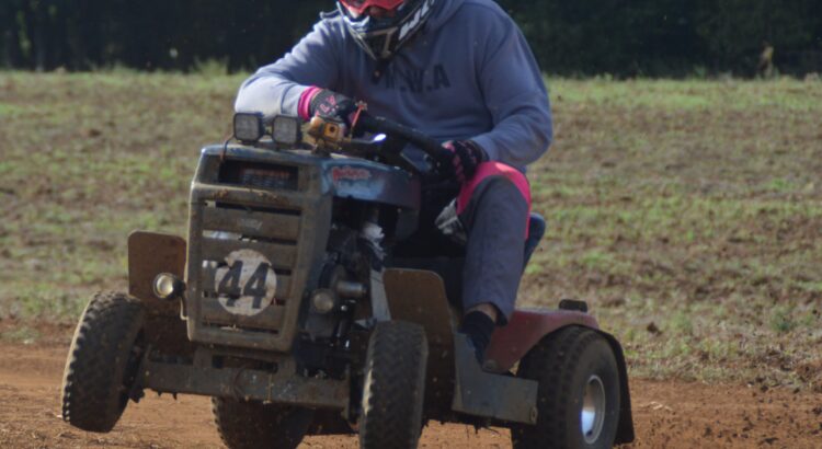 Daigny : 50 tracteurs-tondeuses s’affrontent pendant 24 heures !