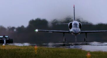 Lewis Hamilton Mercedes F1 avion de chasse vid&eacute;o