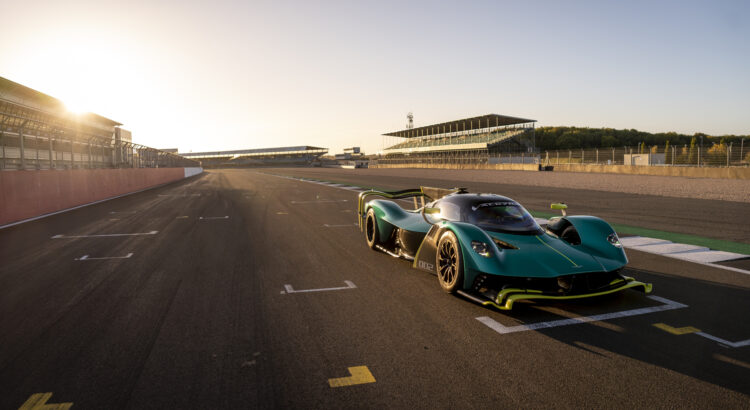 Essai - Aston Martin Valkyrie AMR Pro à Silverstone : la plus grosse claque !